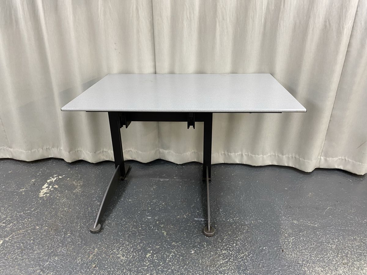 Tables: Arbeitstisch, aus der Werkstatt  – D'occasion à Hägglingen par Karin0802 5