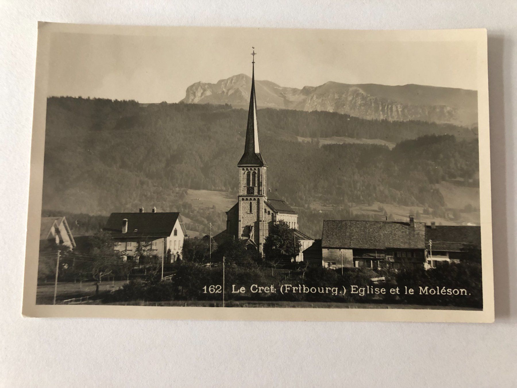 Cartes postales: Le Cret - FR  Eglise et le Moleson – D'occasion à Pfäffikon ZH par Waltoversand