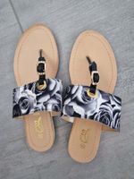 Schöne Flip Flops / Zehensandalen mit Rosenmotiv