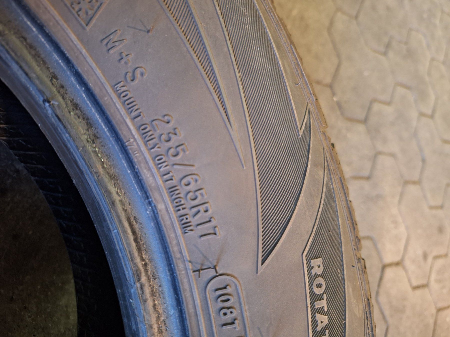 Alle Autoersatzteile: Winterpneu 235/65 R 17 – Gebraucht aus Willisau von 19AM91 3