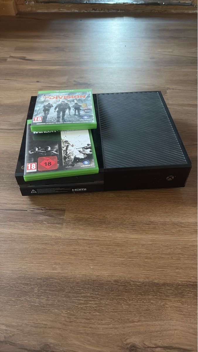 Microsoft Konsolen: Xbox One S mit Spielen – Defekt aus Bigenthal von kir_59vz