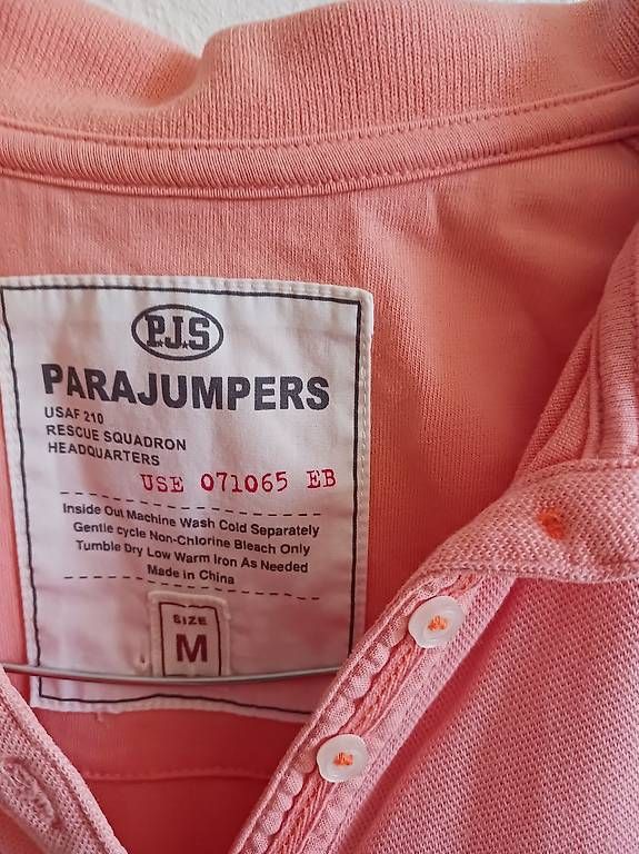 T-Shirts: Shirt von Parachumpers M – Gebraucht aus Riedholz von bri_fr7s 1