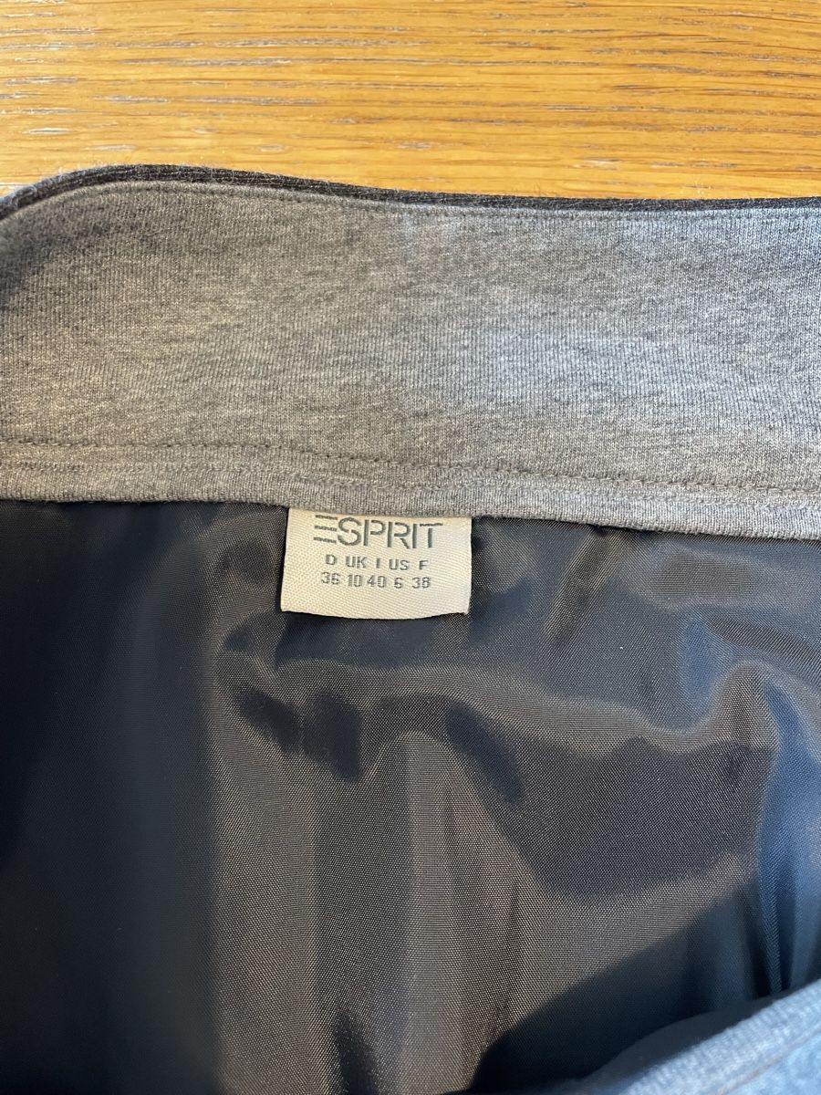 Esprit Jupes: Jupe, Esprit, 36, Anthrazit – D'occasion à Basel par CCRosa