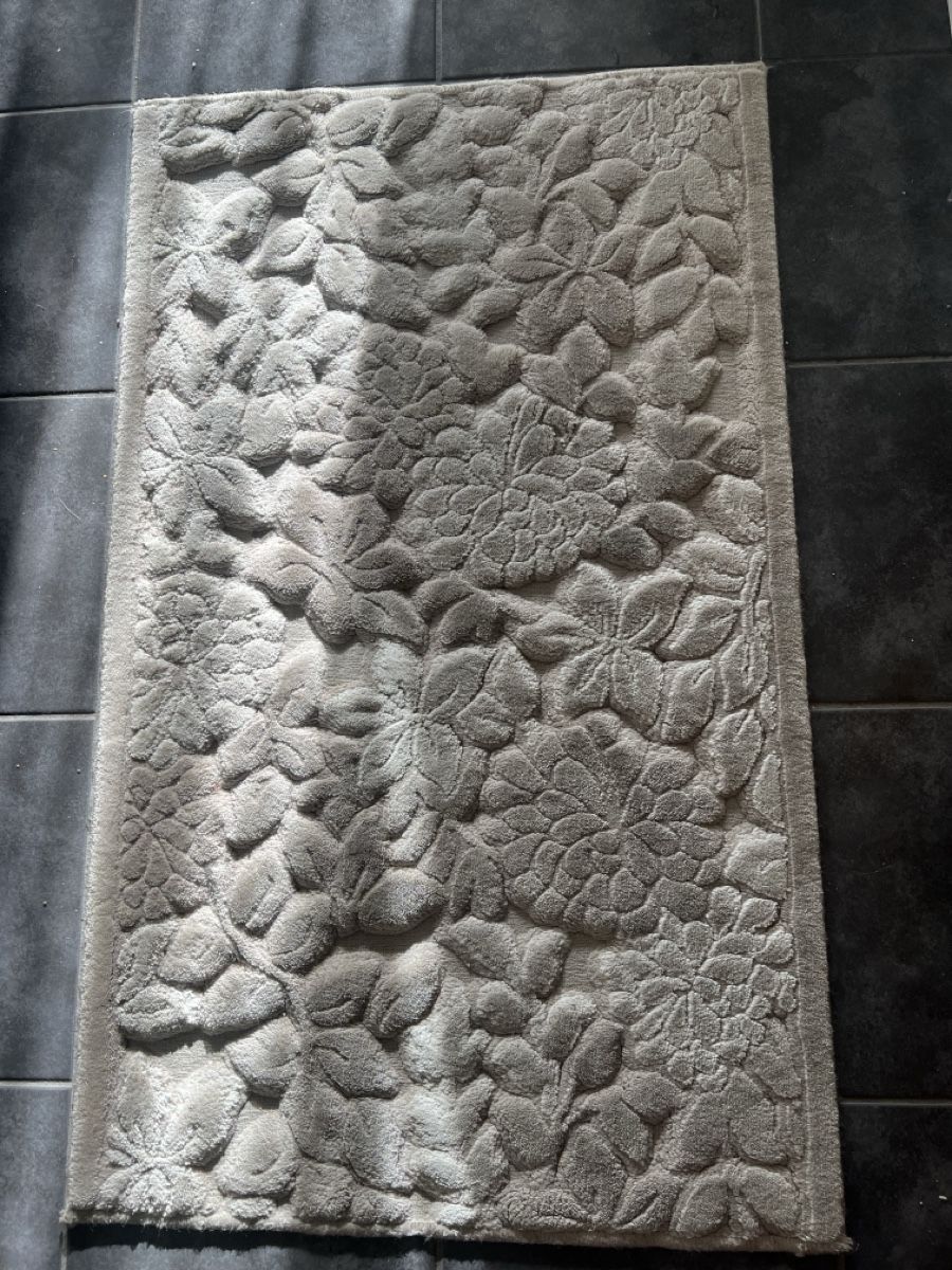 Tappeti: Tepich  Blumenmuster - Kuschelig & Weich – Usato da Birmensdorf ZH venduto da ise_5t6z