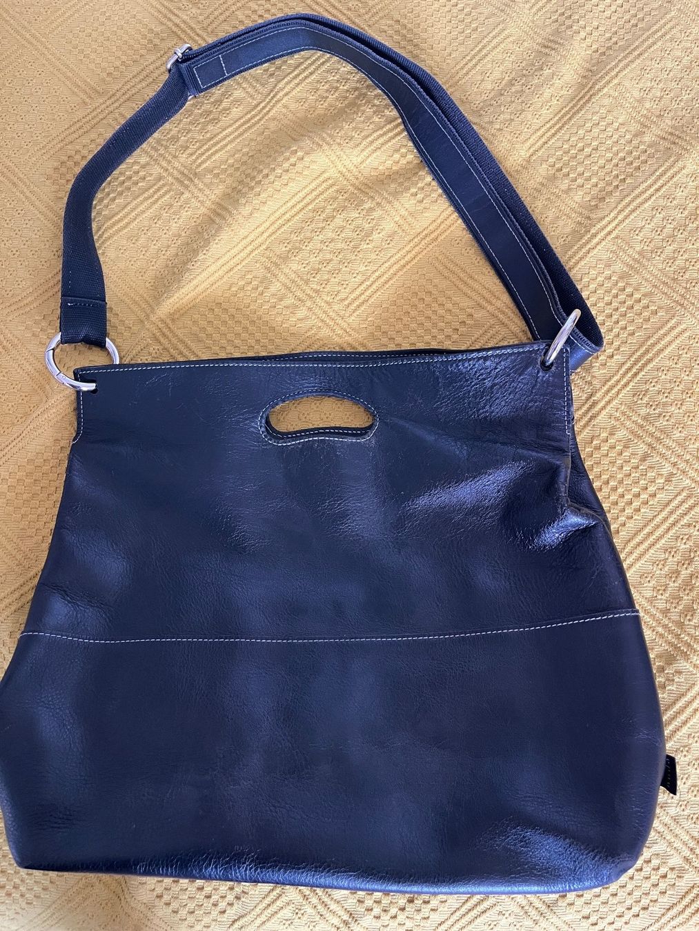 Taschen für Damen: Ledertasche "Nuda" – Gebraucht aus Tagelswangen von FreGa02