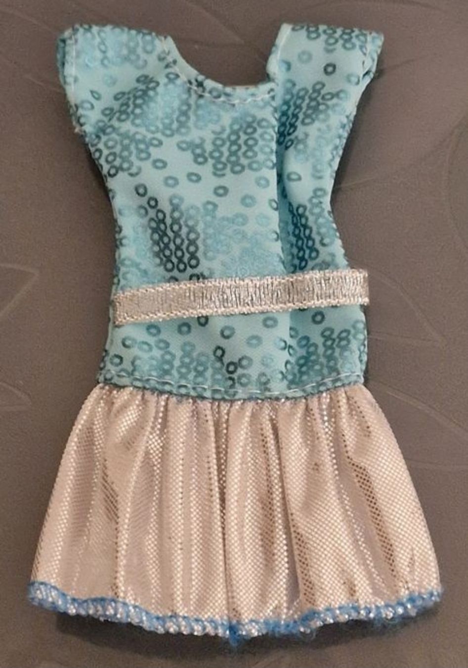 Bambole: Robe pour Barbie – Usato da Couvet venduto da Pioune