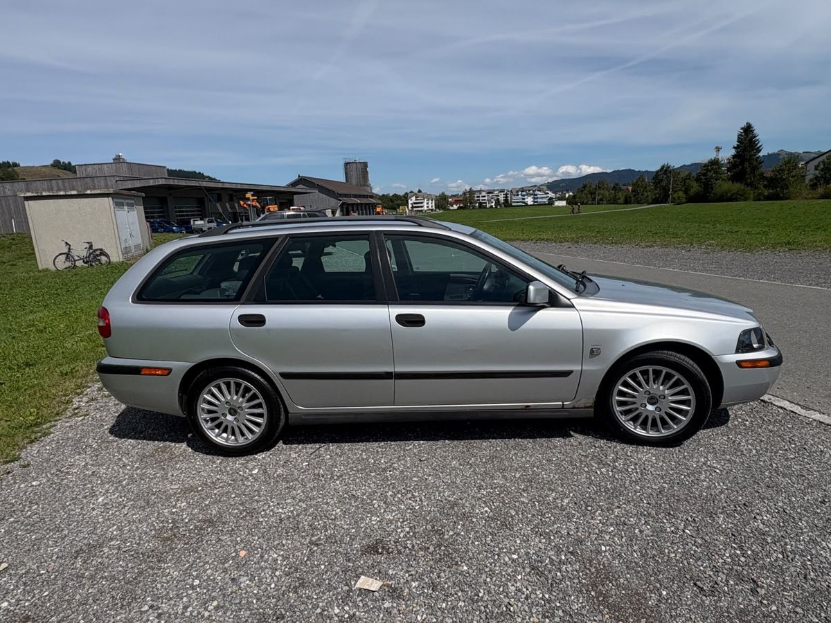 Volvo Automobili: Volvo V40 2.0 T – Usato da Einsiedeln venduto da Febe05 3