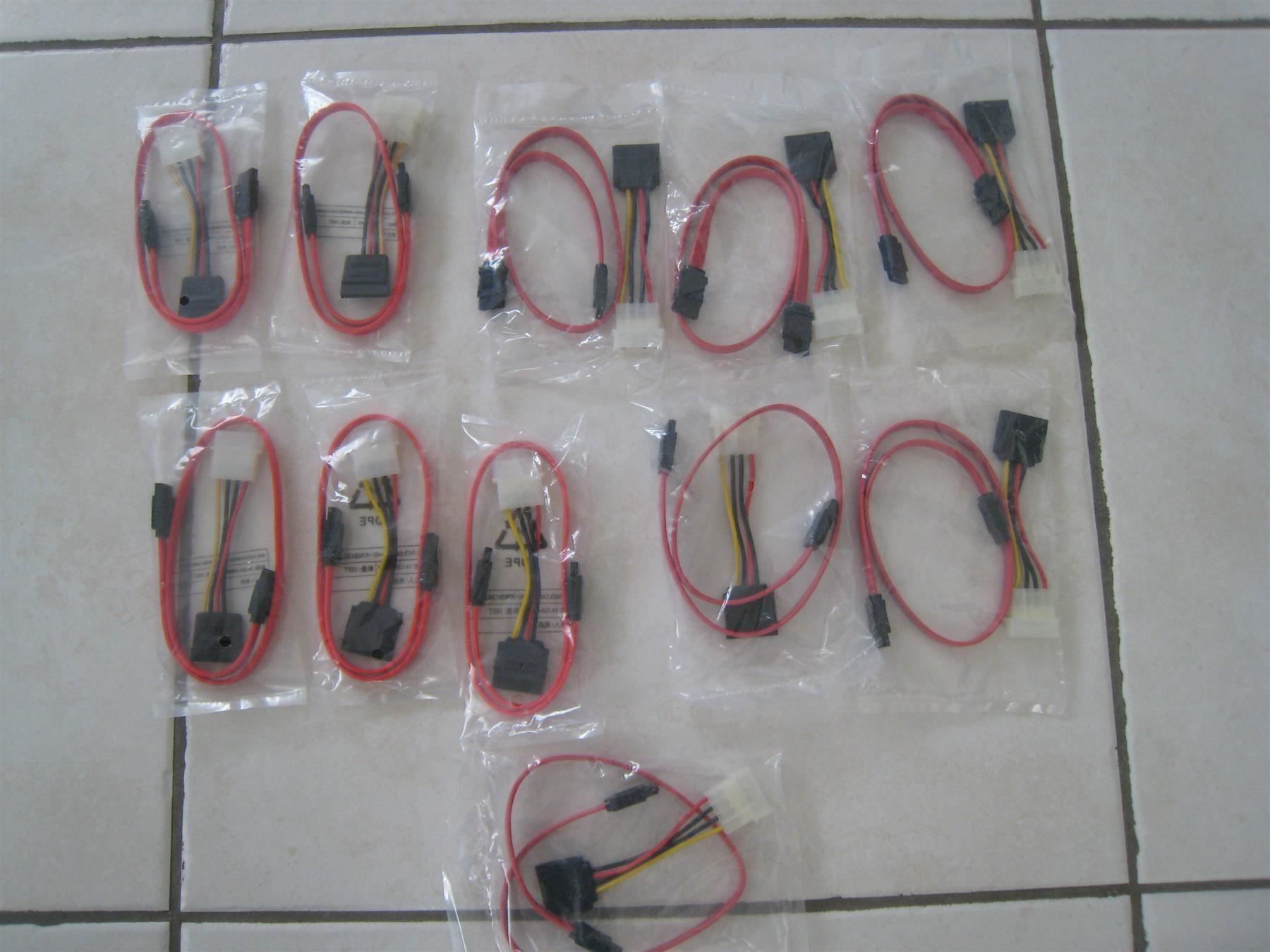 PC: ***** Câble SATA + 4Pin Molex Power Adapt – Nuovo e nell'imballaggio originale da Villaz-St-Pierre venduto da Ubid