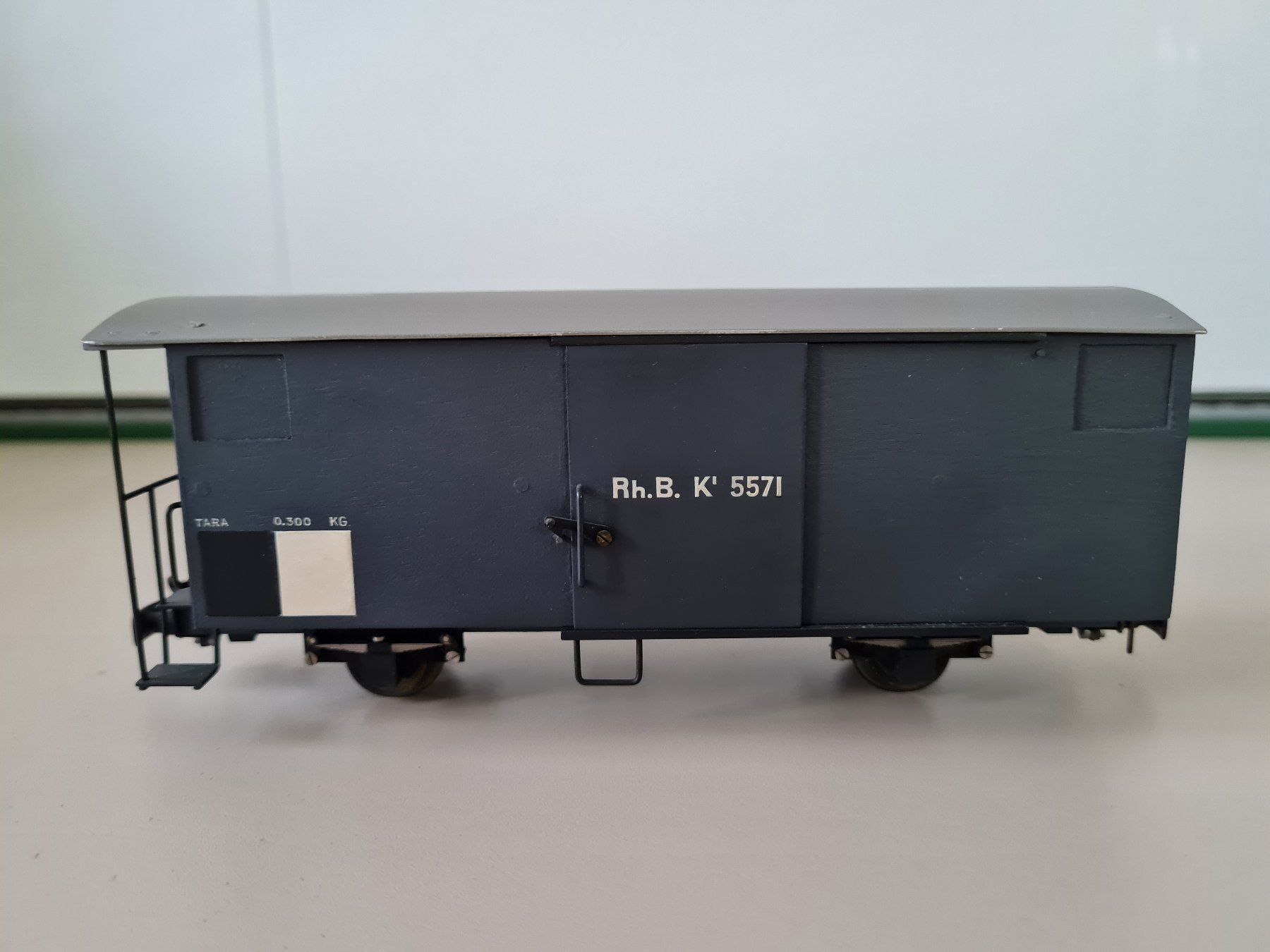 Fama Modellini di ferrovie: Spur Om ??? - 2 Güterwagen Rh.B. K' 5571 und 5572 - Eigenbau – Usato da Zollikofen venduto da Trina02 8