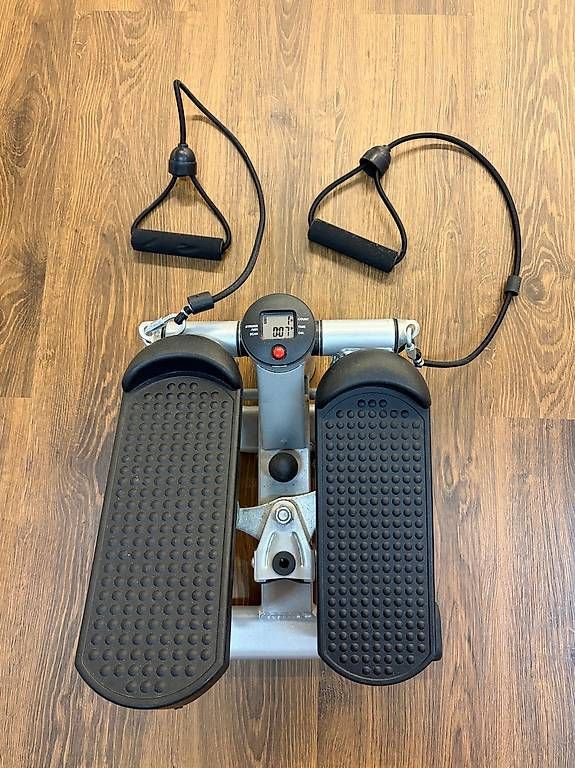 Hometrainer: Stepper mit Tubes und Anzeige – Gebraucht aus Wallisellen von Balocco 1