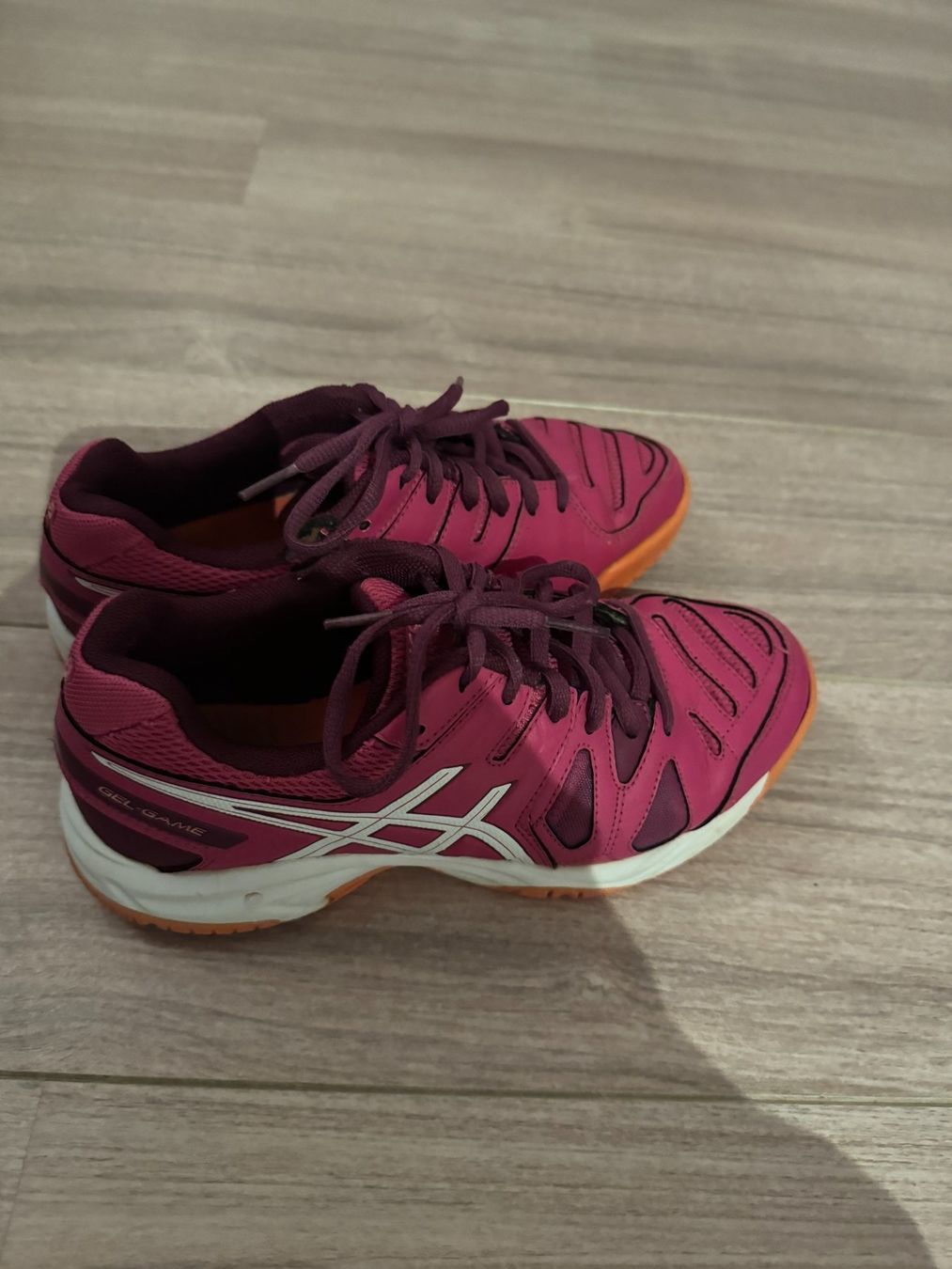 Asics Scarpe per ragazze: ASICS Turnschuhe Gr. 36 pink – Usato da Bonstetten venduto da VCLS
