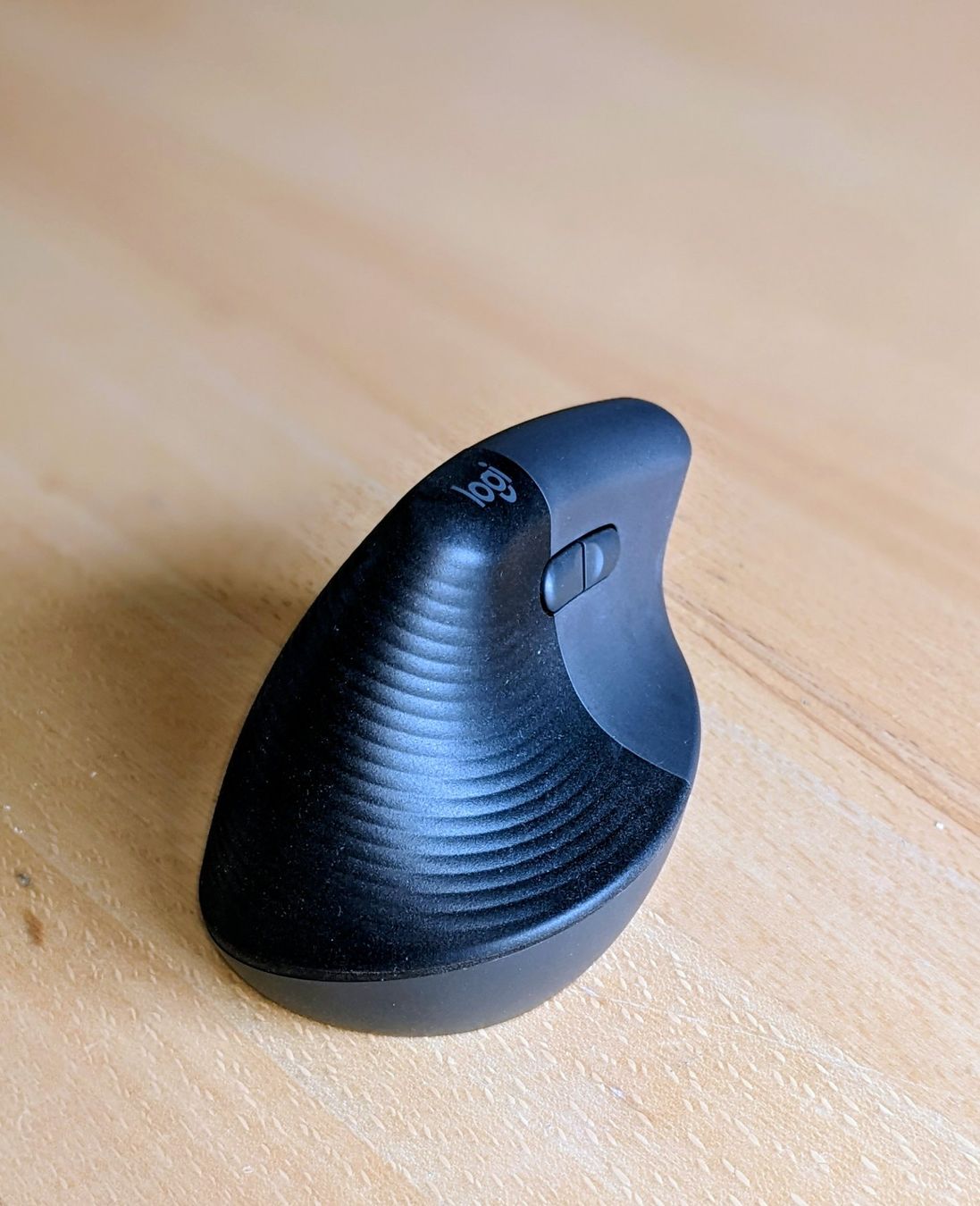 Logitech Maus: Logitech Ergonomische Maus Lift Graphite LINKS – Gebraucht aus Ruswil von while 3