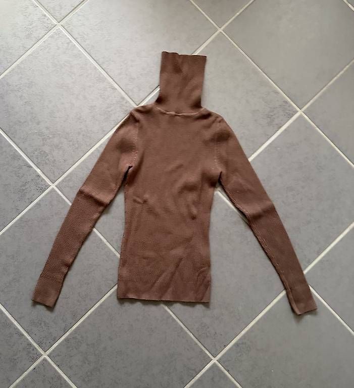 Pullover & Sweatshirts: BRAUNER RIPP-PULLOVER XS – Gebraucht aus Affeltrangen von janaleiin 1