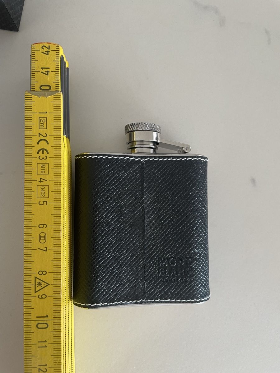 Sonstiges: Montblanc Flachmann Leder schwarz Grösse Medium mit Box – Gebraucht aus Opfikon von janineschlosser 3