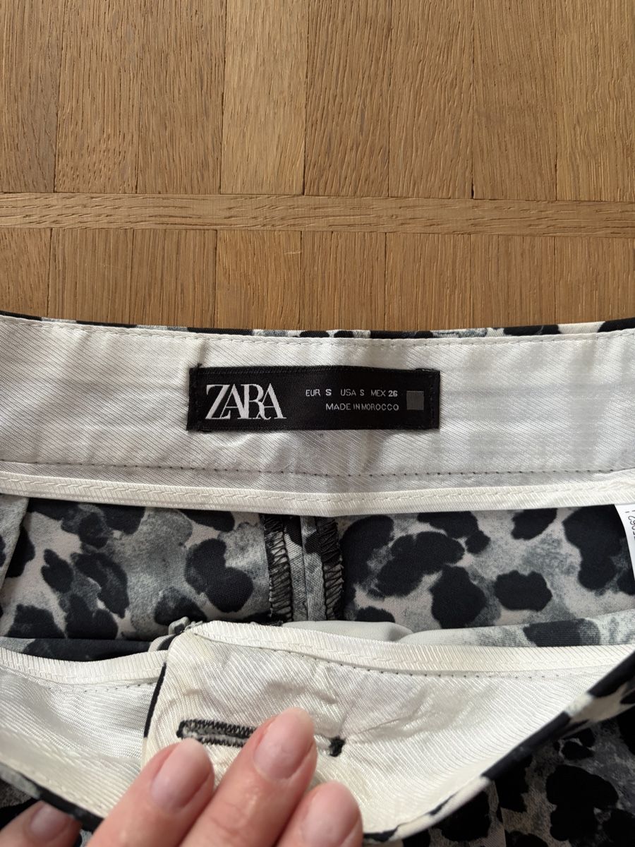 Zara Pantalons: Zara Shorts mit Leomuster – Neuf (Voir description) à Zürich par bib_ds9n 1