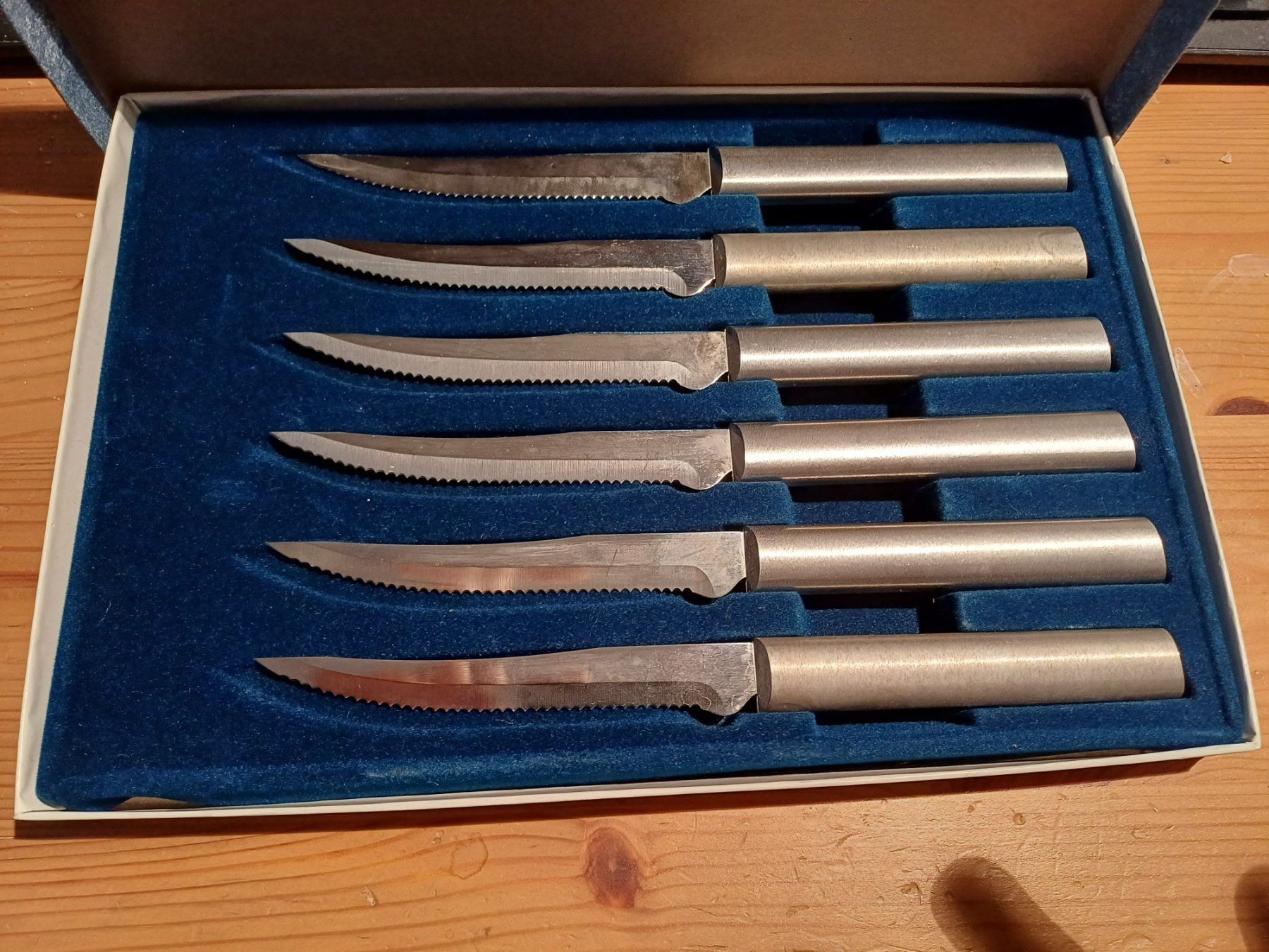 Messer: 6 Steakmesser Edelstahl mit Box, neuwertig – Neu und originalverpackt aus Zürich von carolina71