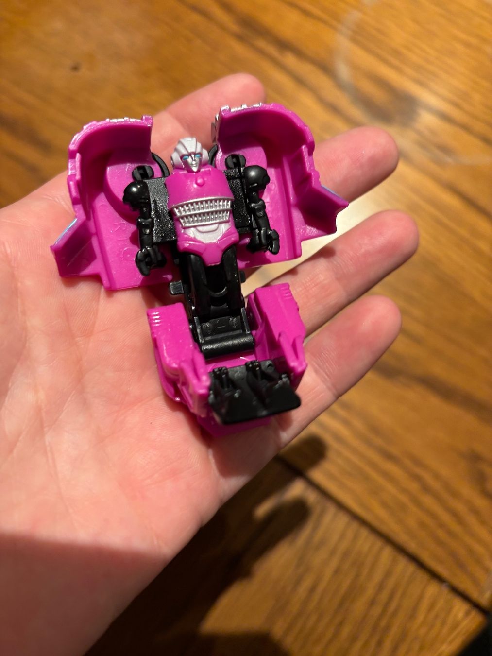 Hasbro Giocattoli: Jouet Transformers Earthspark Arcee voiture Neuf – Nuovo (secondo la descrizione) da Salvenach venduto da gwenwywar 2