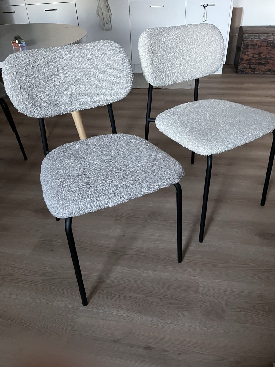 Micasa Stühle: 2 Bouclé Stühle – Neu (gemäss Beschreibung) aus Wädenswil von Vuki 1