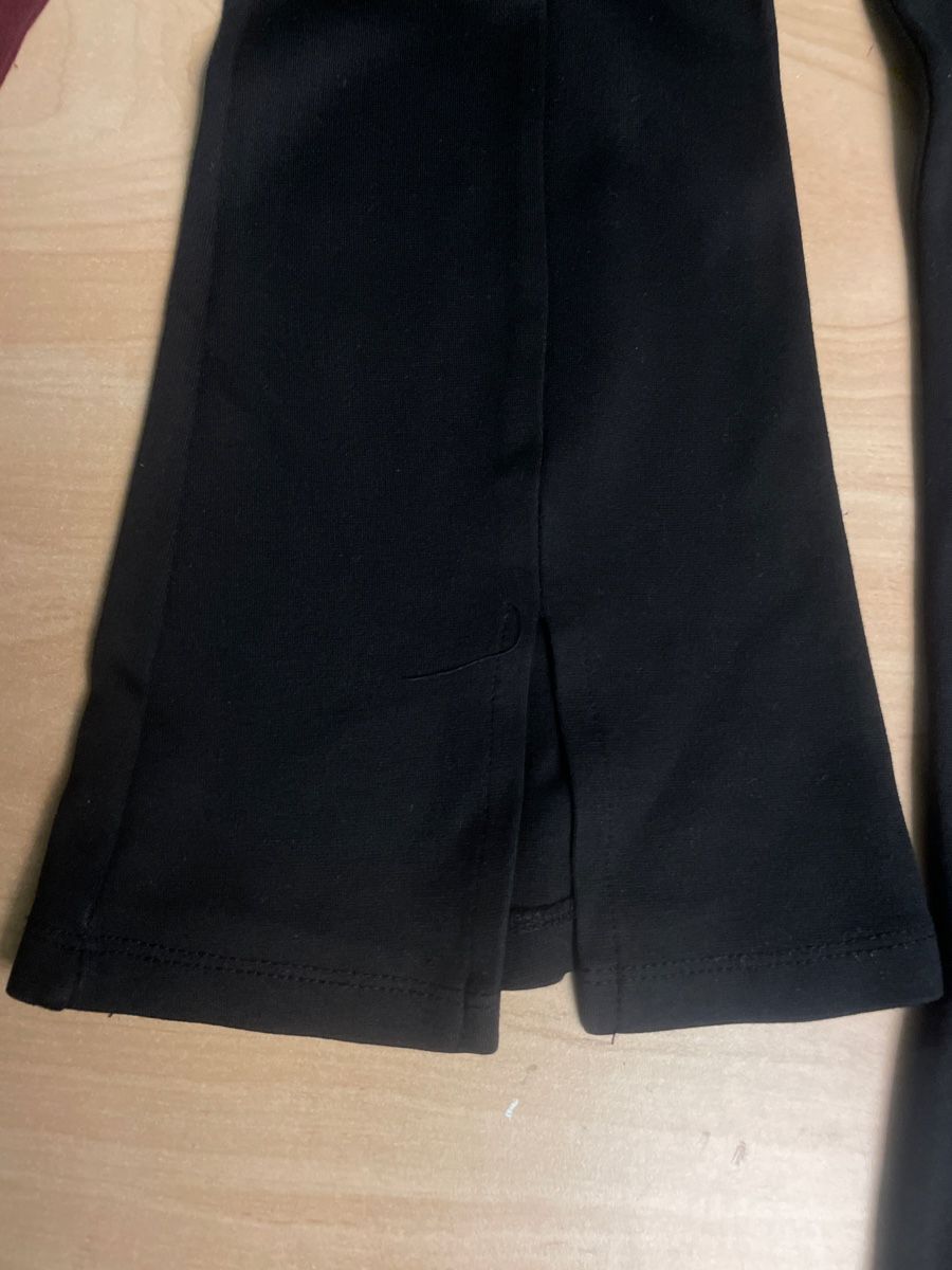 Polyester Pantaloni: 2 Polyester Hosen mit Schlitz, Grösse 146/152- Top! – Usato da Obergerlafingen venduto da cabo4 4