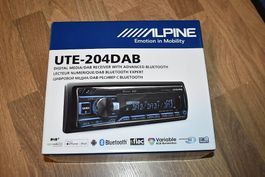 Alpine UTE-204 DAB Autoradio
