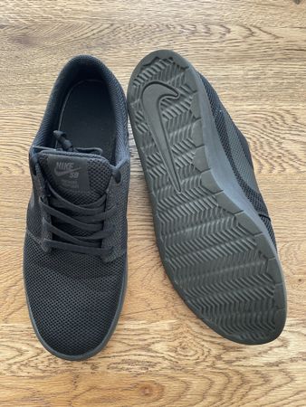 Nike SB Sneaker, Gr. 44, Schwarz