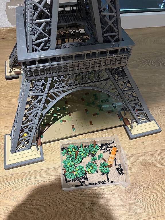 Lego Jeux de construction: Tour Eiffel – D'occasion à Vulliens par mat_gd76 2