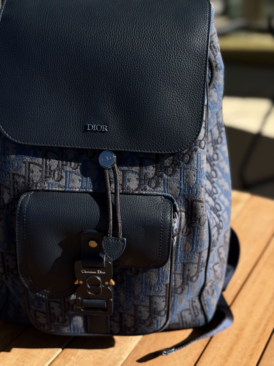 Dior Sacs à dos: Dior Backpack Navy Monogram – Neuf (Voir description) à Meilen par myc_h9kw 1
