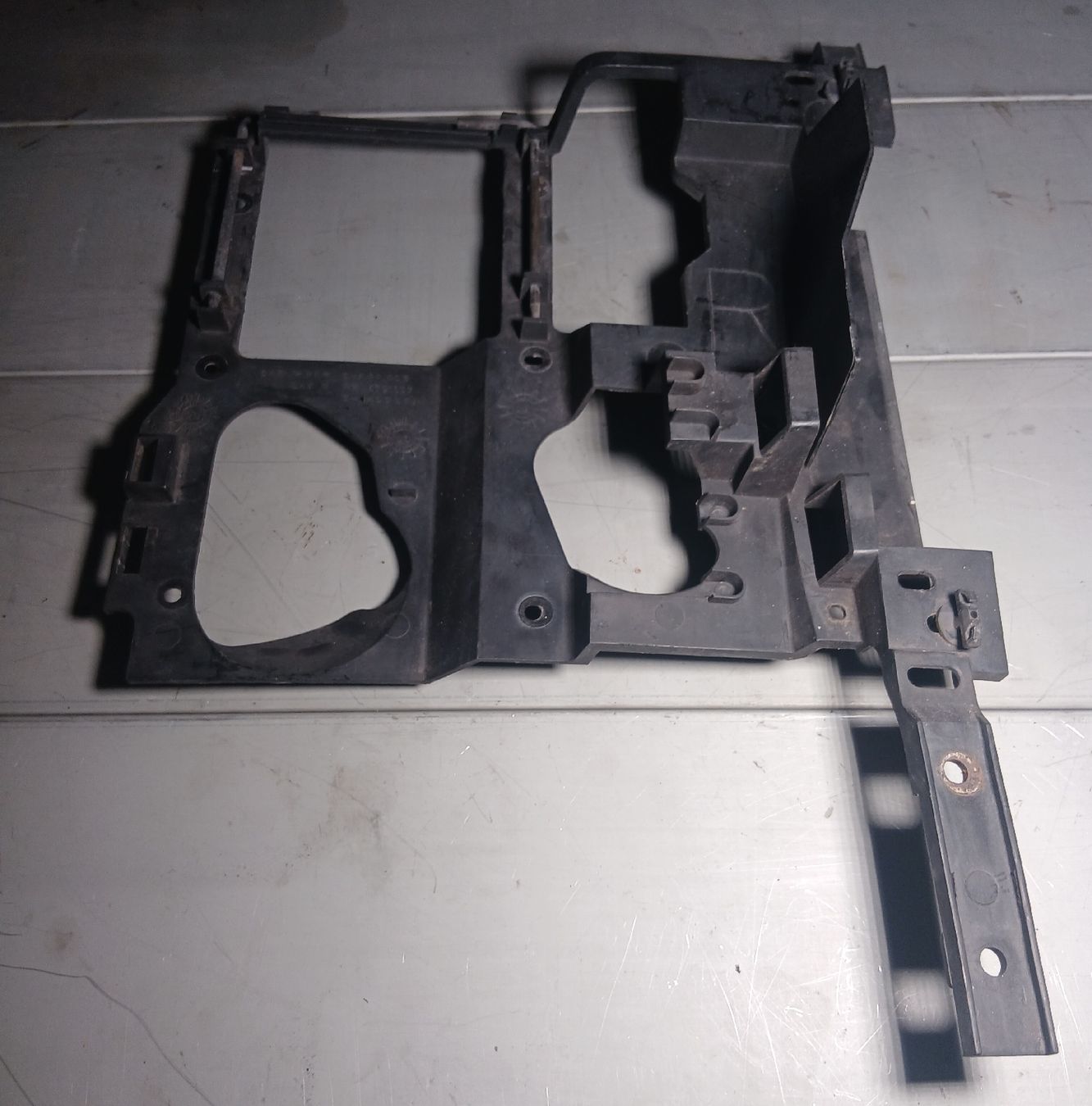 Chevrolet Alle Autoersatzteile: Supports de phare Chevrolet Tahoe 2000-2006 – Gebraucht aus la heutte von Auto-stock 2