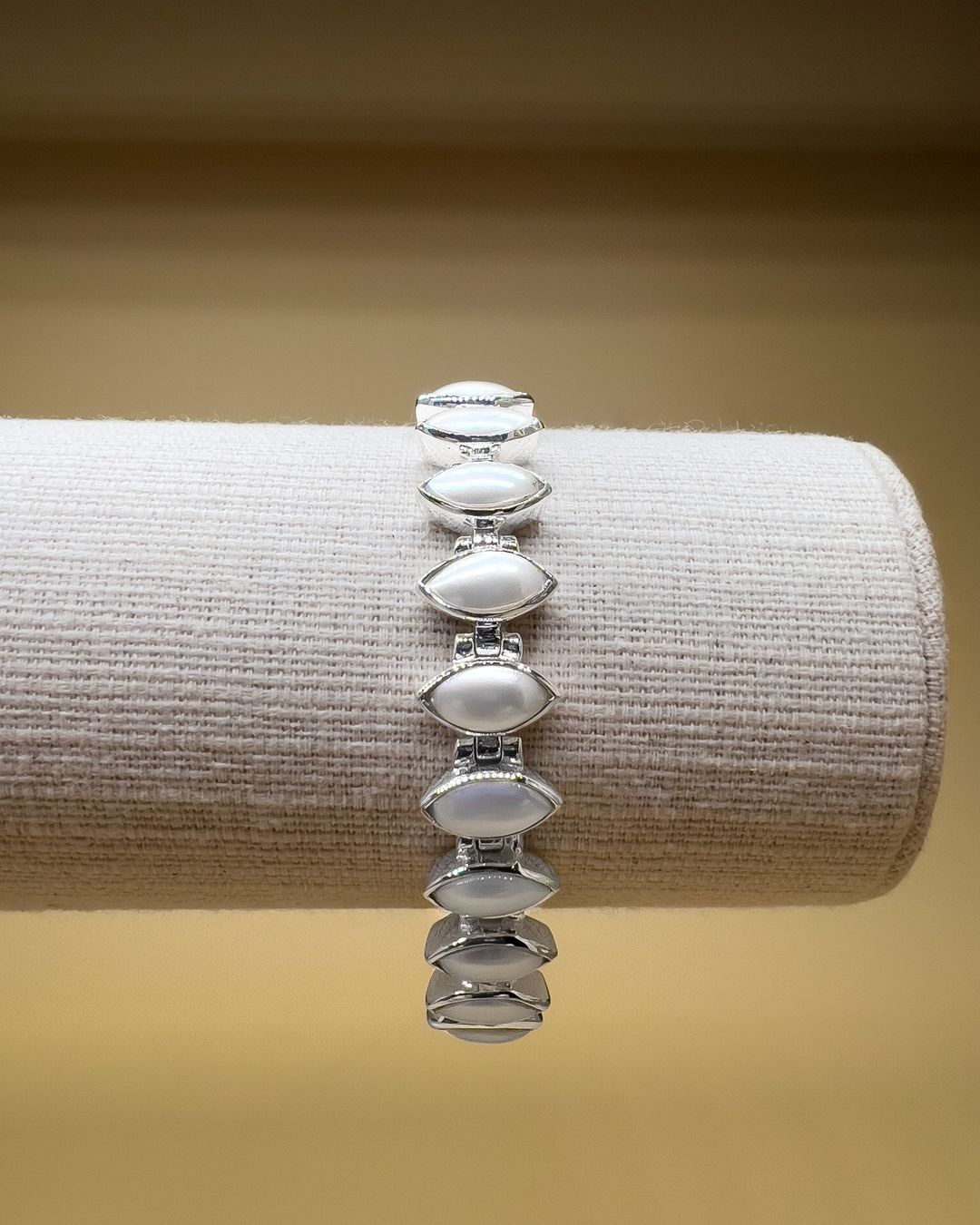 Armbänder & -reifen: Silberarmband mit Süsswasserperle – Neu und originalverpackt aus Schindellegi von MoonAmber.schmuck 1