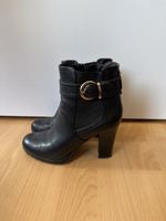 Schwarze Stiefeletten mit Schnalle