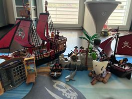 Lot Playmobile pirates avec figurines et accessoires