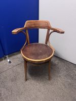 Antikes Holzstuhl mit Armlehnen