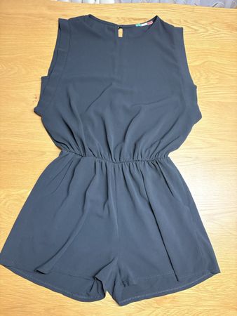 Tuta corta donna colore nero smanicata ottime condizioni