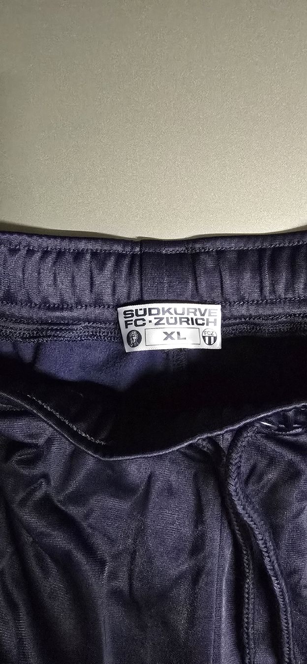 FCZ Pantaloni: Südkurve Hose XL – Nuovo (secondo la descrizione) da Dietikon venduto da Aliba.M 1