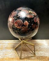 Granat in Astrophyllit Kugel 69mm 586g