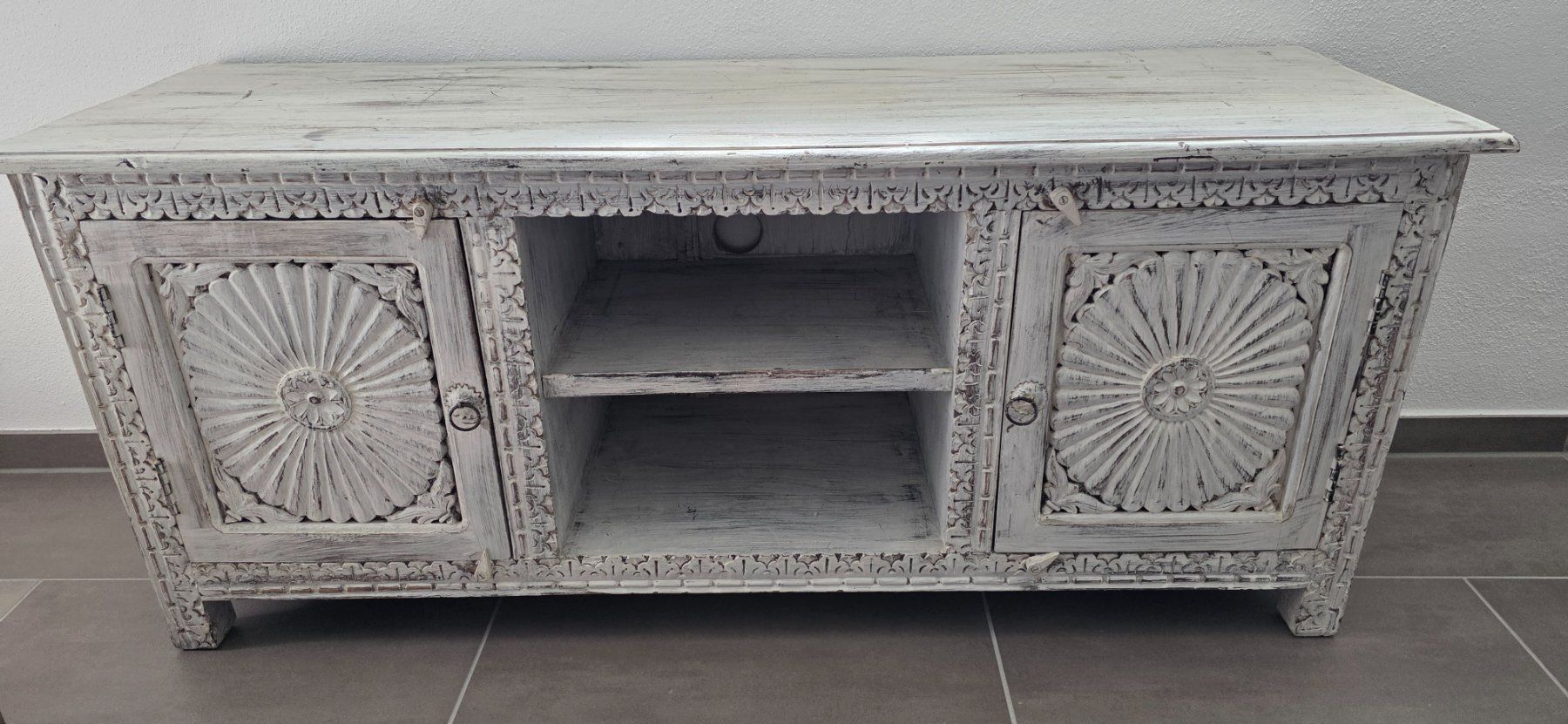 Mobili TV: Shabby Chic TV Möbel – Usato da Zürich venduto da tabita