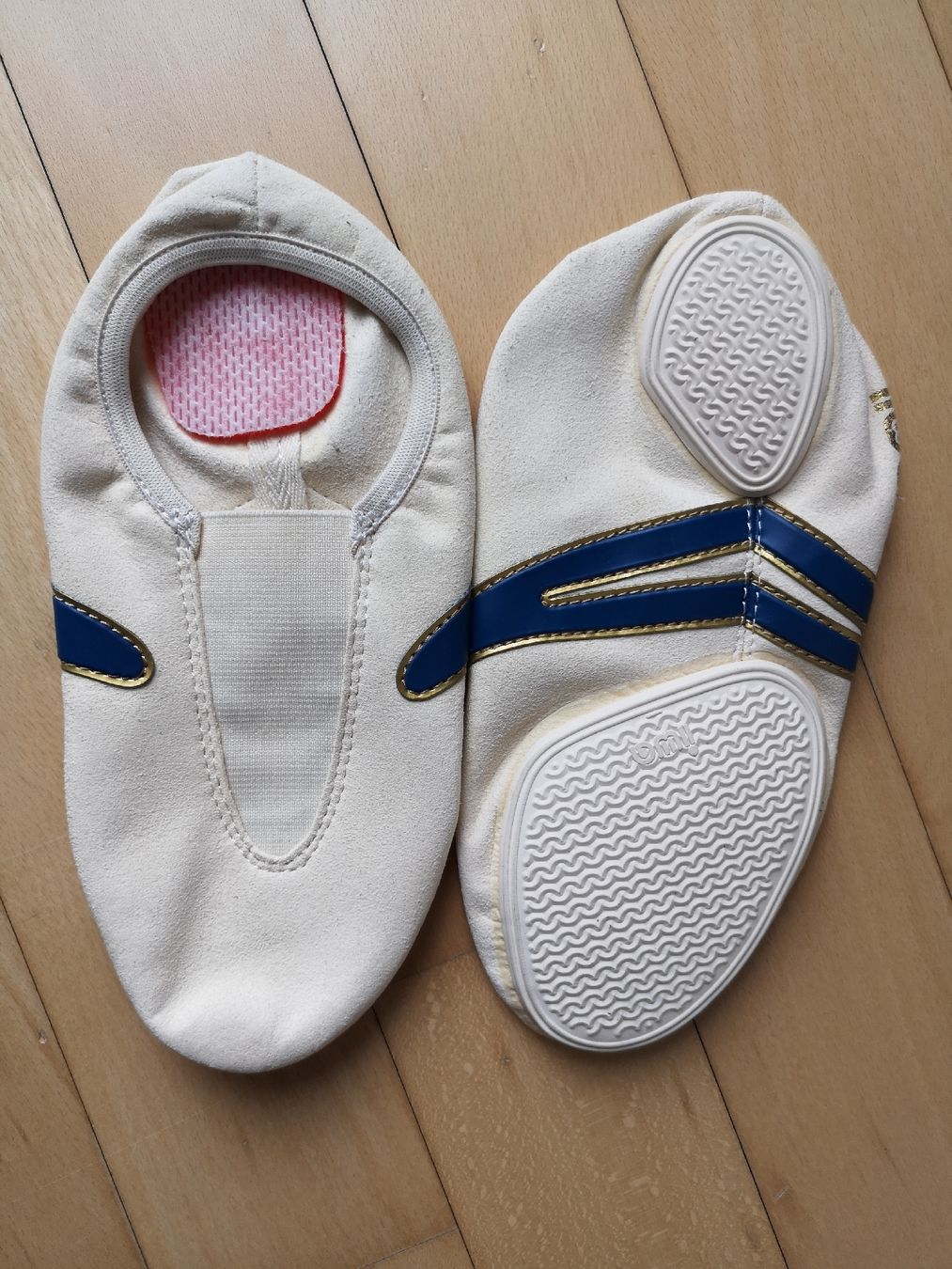 Herrenschuhe: Kunstturnschuhe iwa, neu, Grösse 33 – Neu und originalverpackt aus Kloten von yan_v2bg