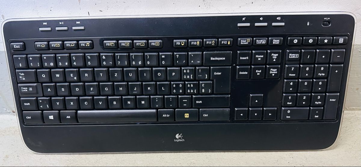 Logitech Tastaturen: Logitech Tastatur MK520 inkl. Maus – Gebraucht aus Volketswil von Frenc77