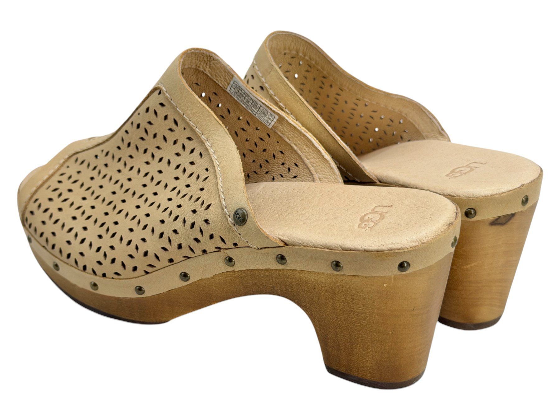 Ugg Damenschuhe: Sabots UGG beige cuir perforé. Pointure 39 – Gebraucht aus Cossonay-Ville von PatineDuTemps 7