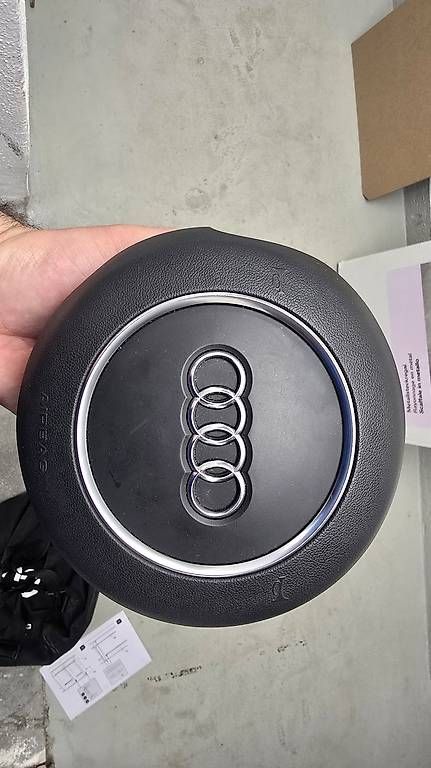 Tutti pezzi di ricambio auto: Audi orginal lenkrad mit airbag  – Usato da Rebstein venduto da san_rp8w 4