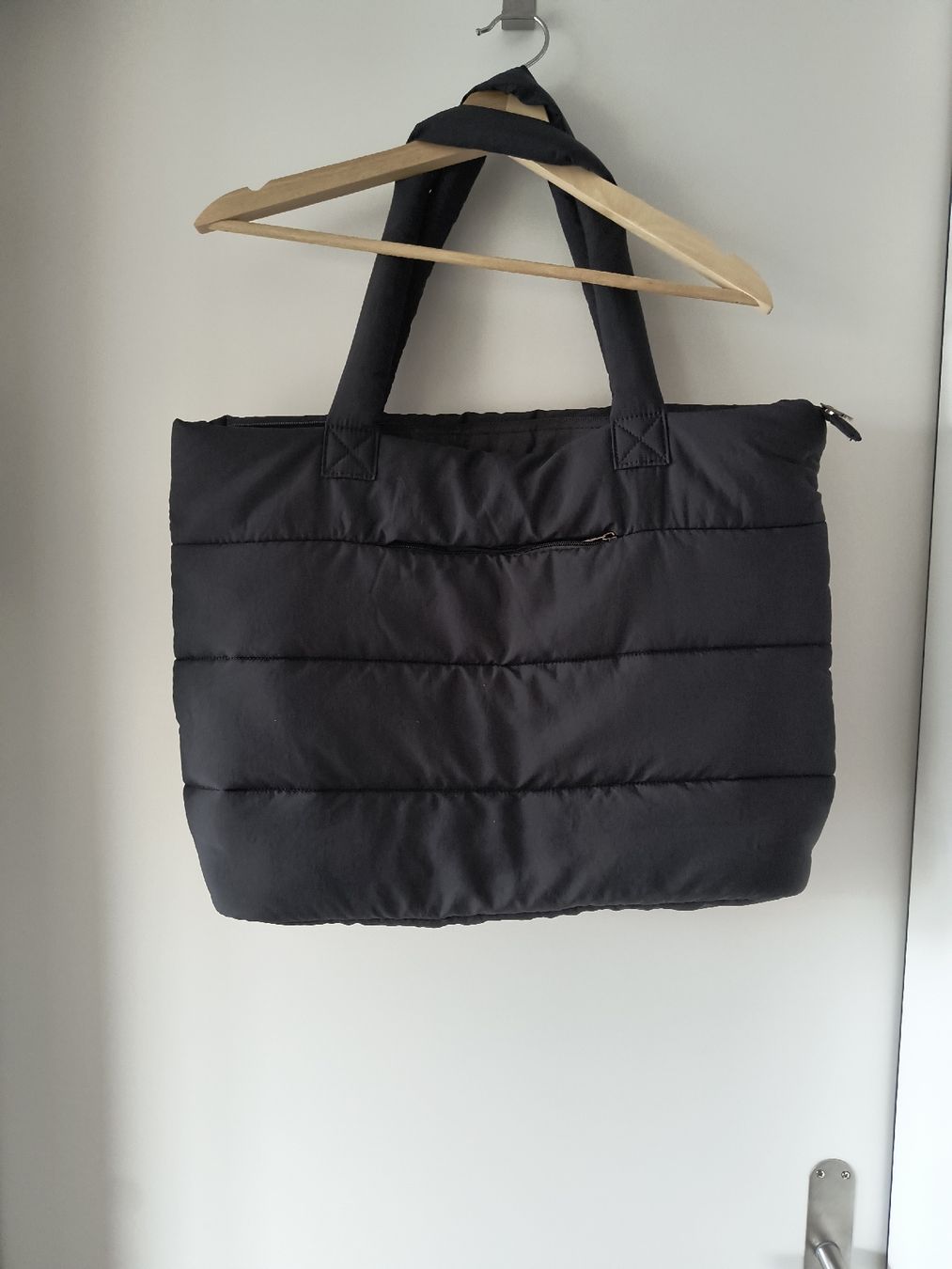 Borse da donna: Schwarze Stepptasche / Tragetasche - Handtasche – Usato da Oberweningen venduto da Bumblebee2