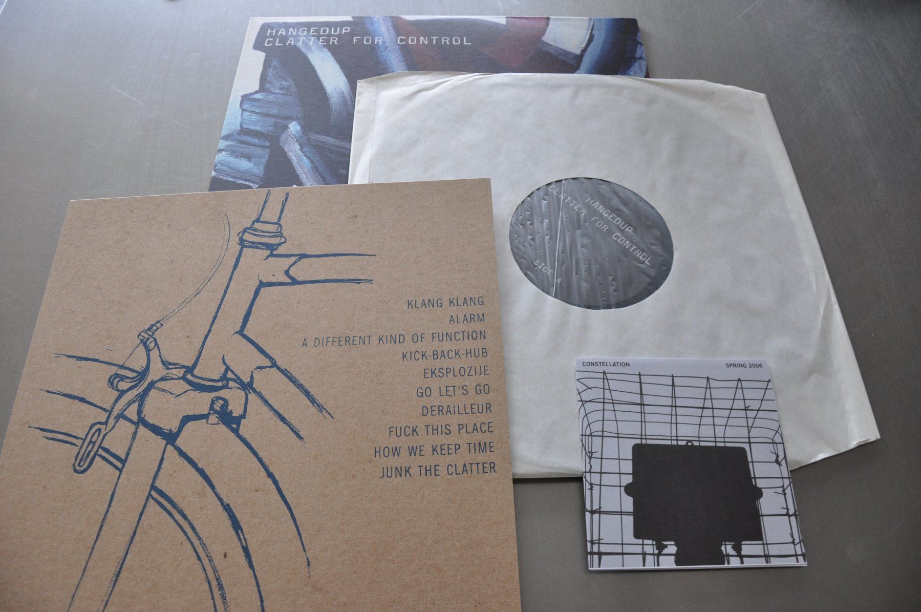 Vinyles: HANGEDUP LP CLATTER FOR CONTROL - CONSTELLATION RECORDS – D'occasion à Sion par jaipur1401 4