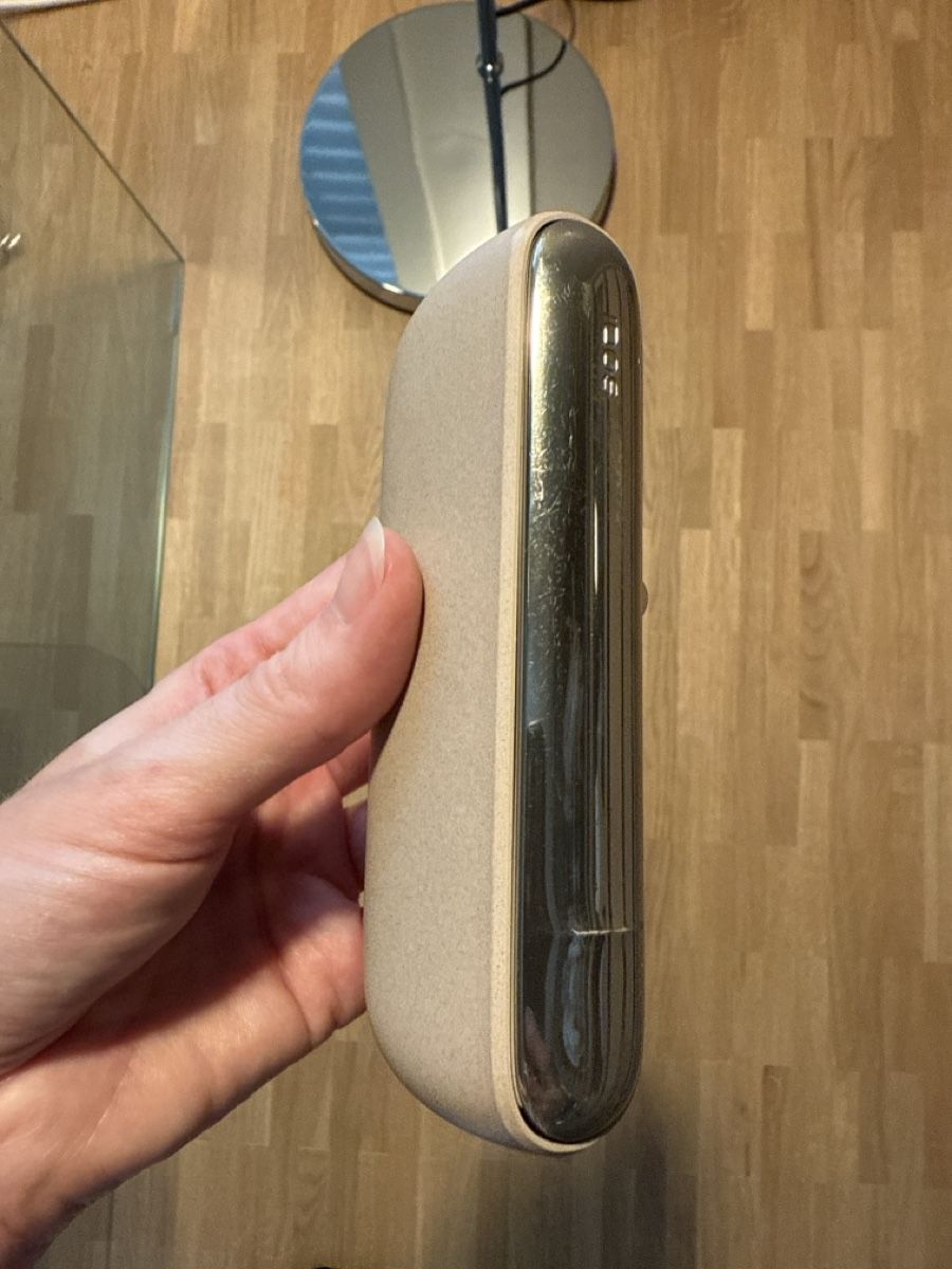 Iqos Altri Prodotti per fumatori: IQOS ILUMA (pebble beige) – Usato da Zürich venduto da Bianca111_ 2