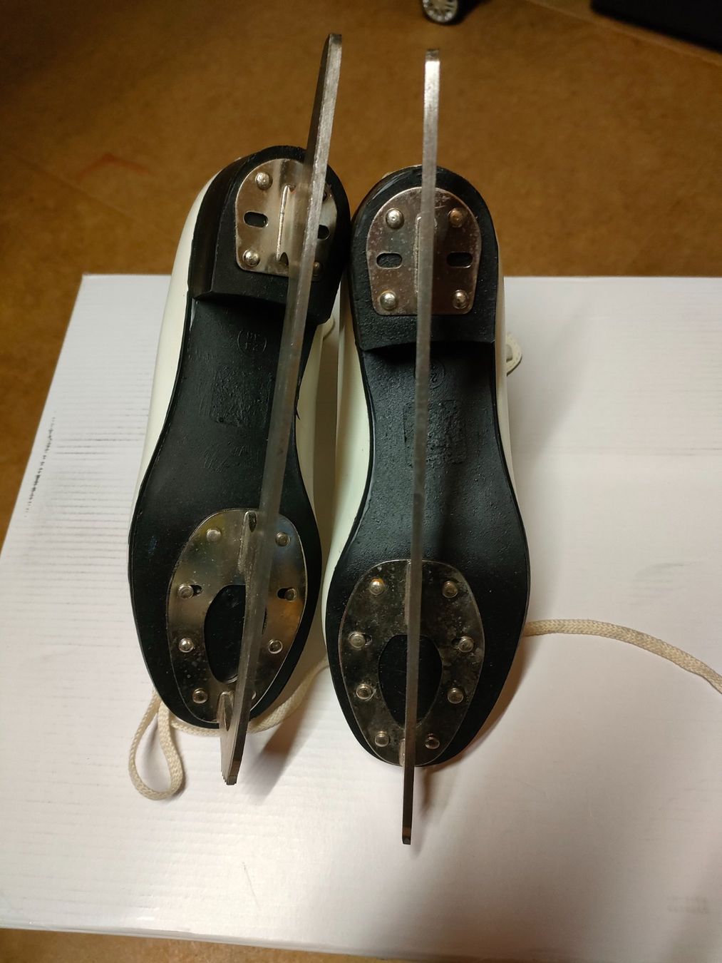 Pattini da ghiaccio: Schlittschuhe Gr.36 – Usato da Adelboden venduto da Lammhult 3