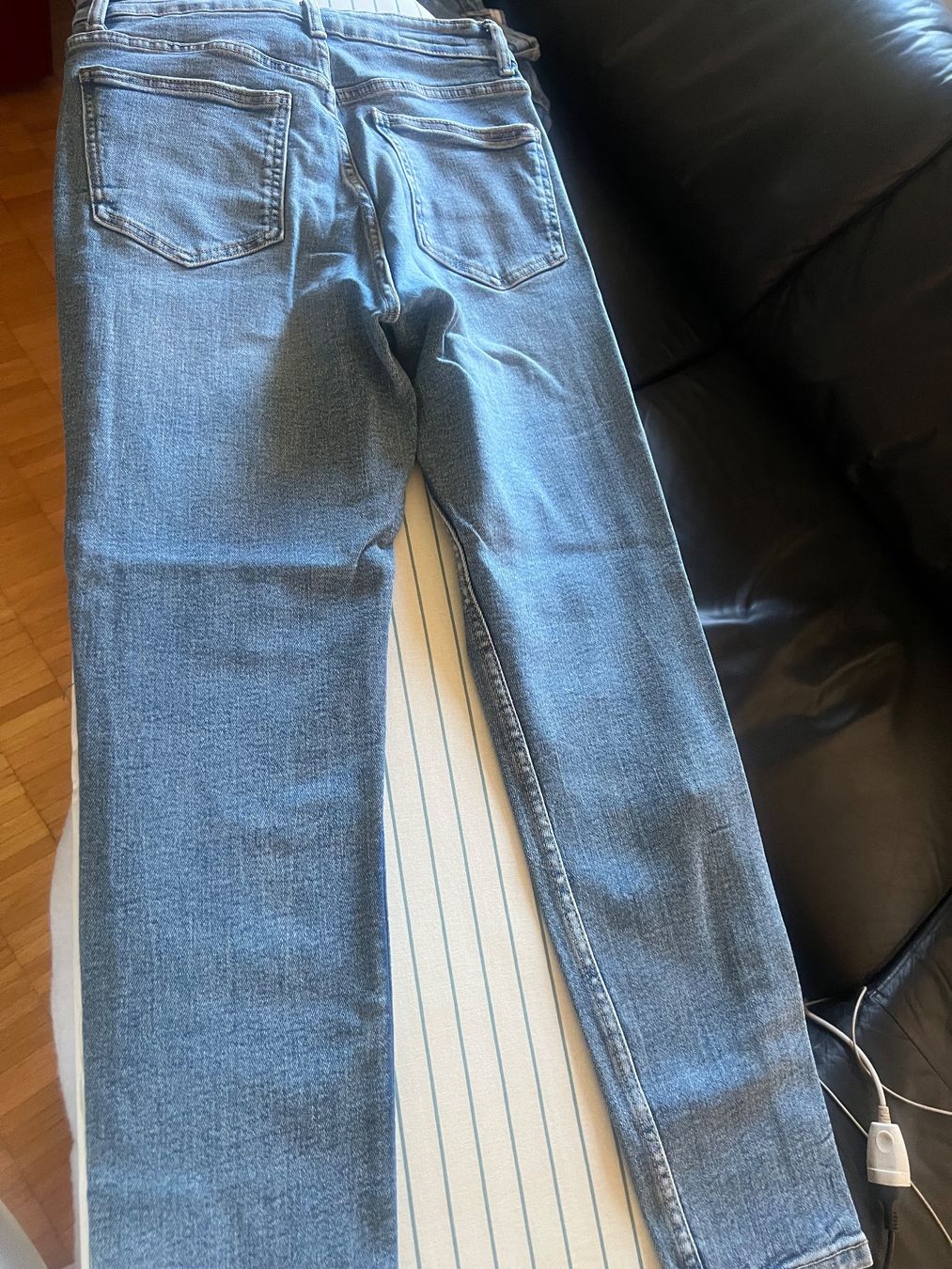Zara Jeans: Jeans ZARA Gr. 40 / 2 Stk. – Usato da Näfels venduto da ale_c9qn
