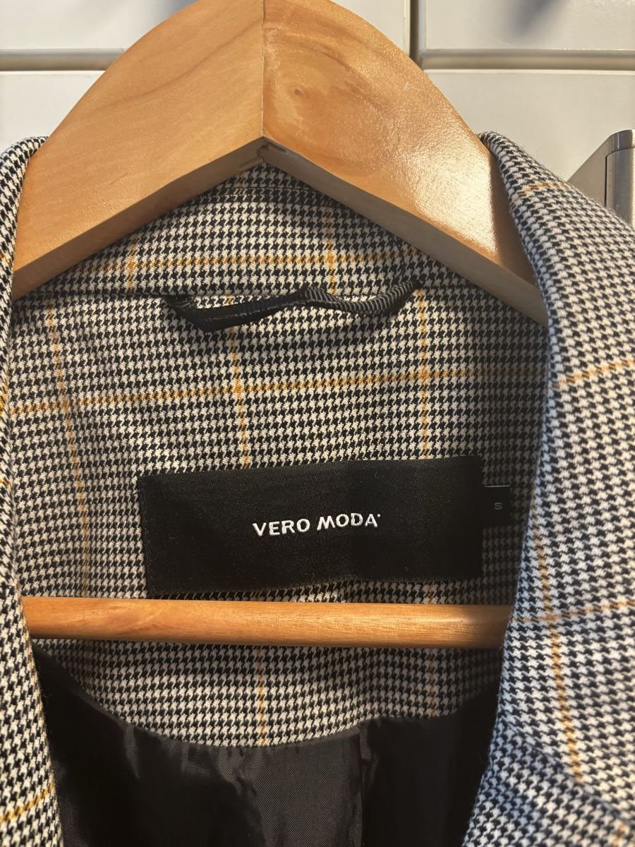 Vero Moda Cappotti: Vero Moda Mantel | Grösse S – Usato da St. Gallen venduto da NPC_mit_Twint 1