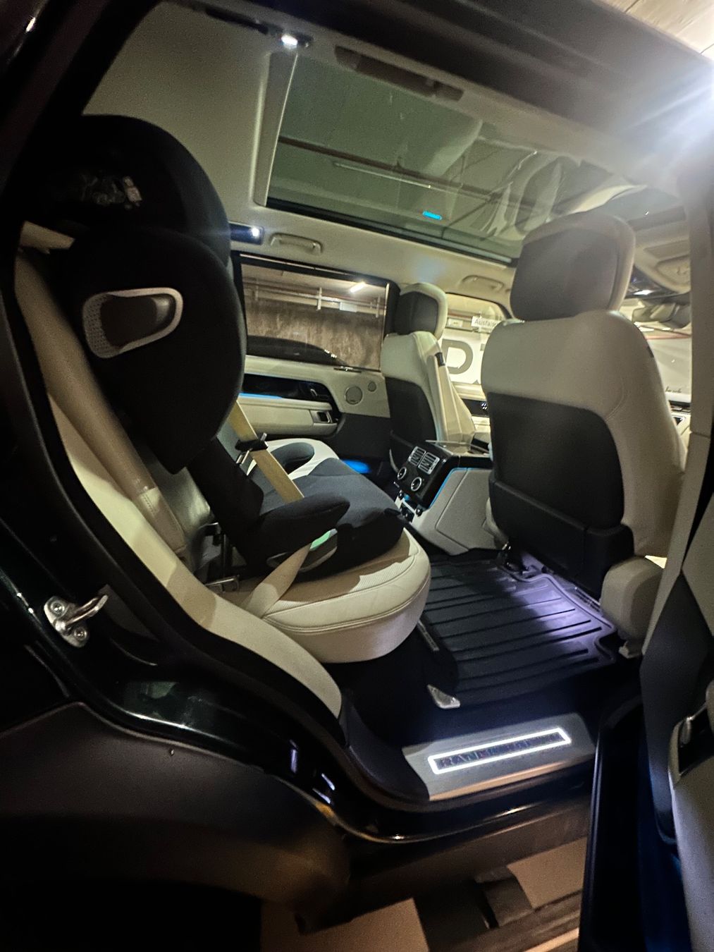 Land Rover Automobili: Range Rover LWB - long wheel base - flag car – Usato da Baar venduto da Famaventures 4