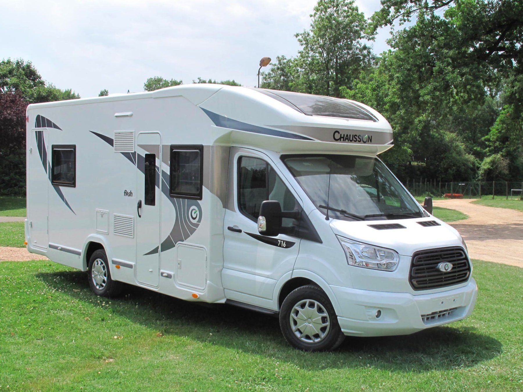 Chausson Veicoli da campeggio: Profilé Chausson Flash 716, Ford Transit,Mod.Famille,5 pers – Usato da Vaulion venduto da ren_2mgb