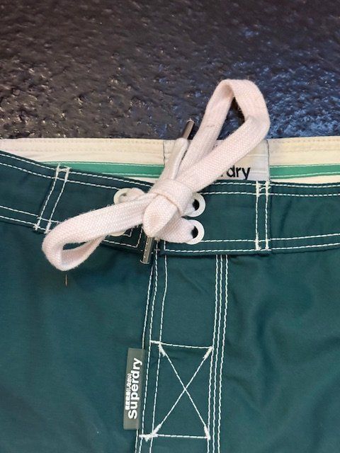 Superdry Pantaloni: Super Dry Short / Badehose / Freizeithose  Grün-Eierschale – Usato da Zollikon venduto da cyberbambi123 2