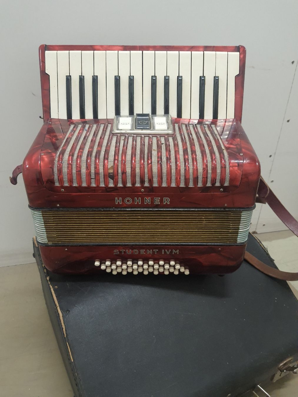 Hohner Strumenti musicali: accordéon hohner à piano – Usato da Pont-de-la-Morge venduto da Mirabelle0 2